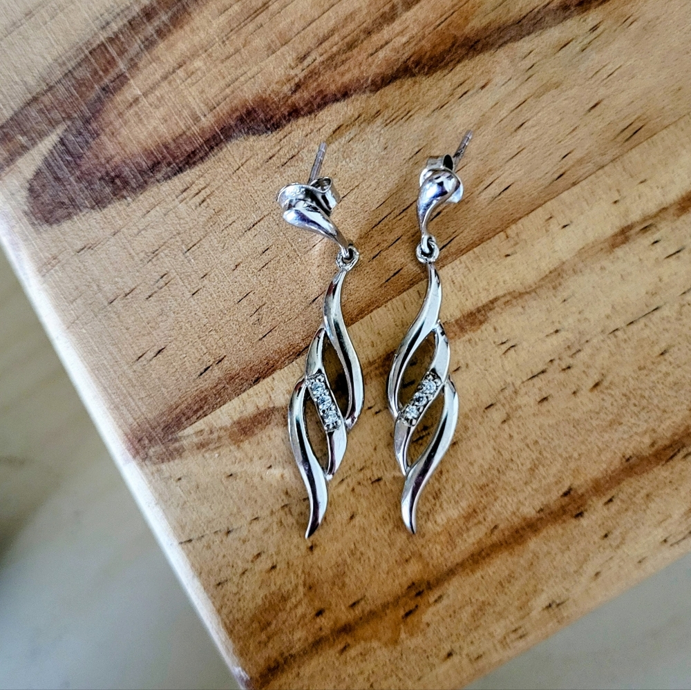 Elegant Silver Twisted Earrings